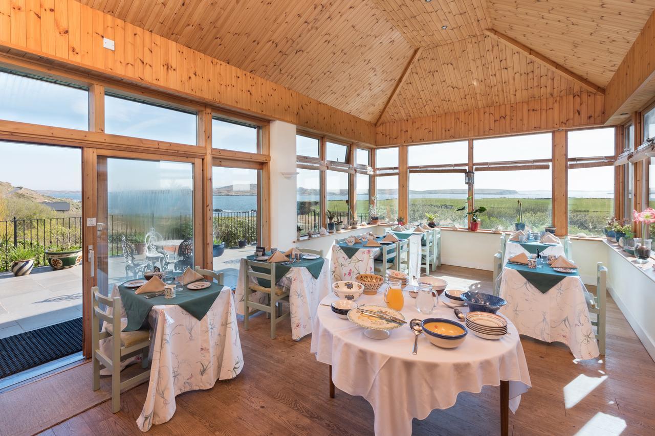 Dolphin Beach House Hotel Клифдън Екстериор снимка