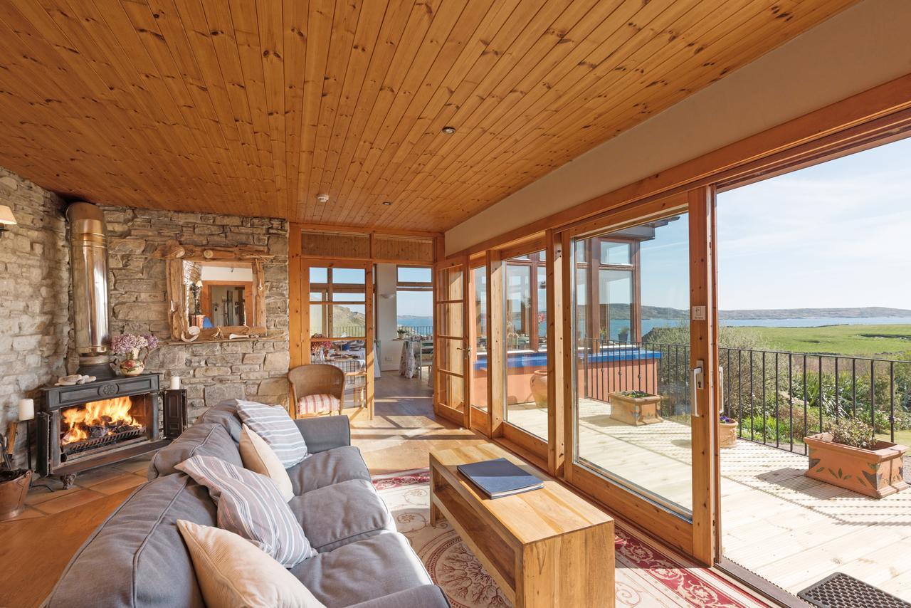 Dolphin Beach House Hotel Клифдън Екстериор снимка