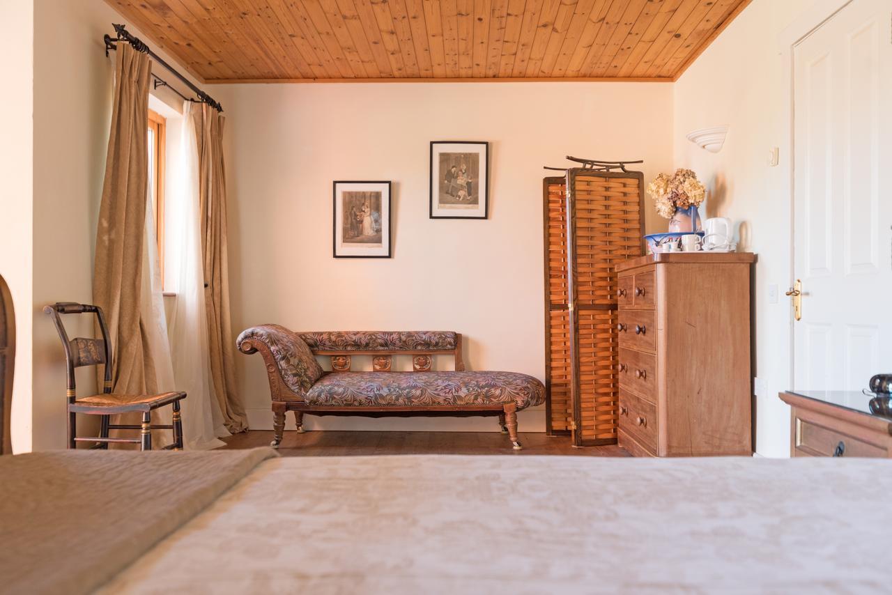 Dolphin Beach House Hotel Клифдън Екстериор снимка