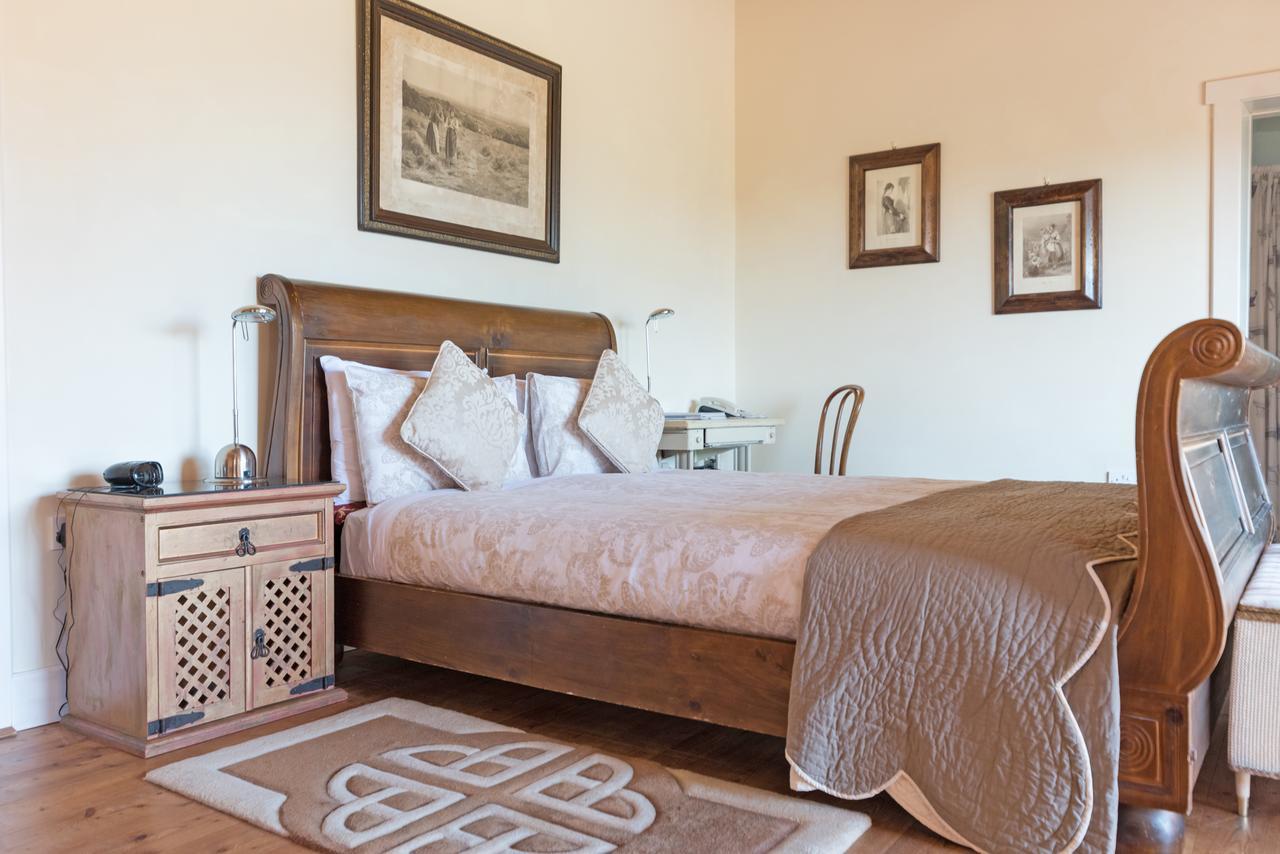 Dolphin Beach House Hotel Клифдън Екстериор снимка