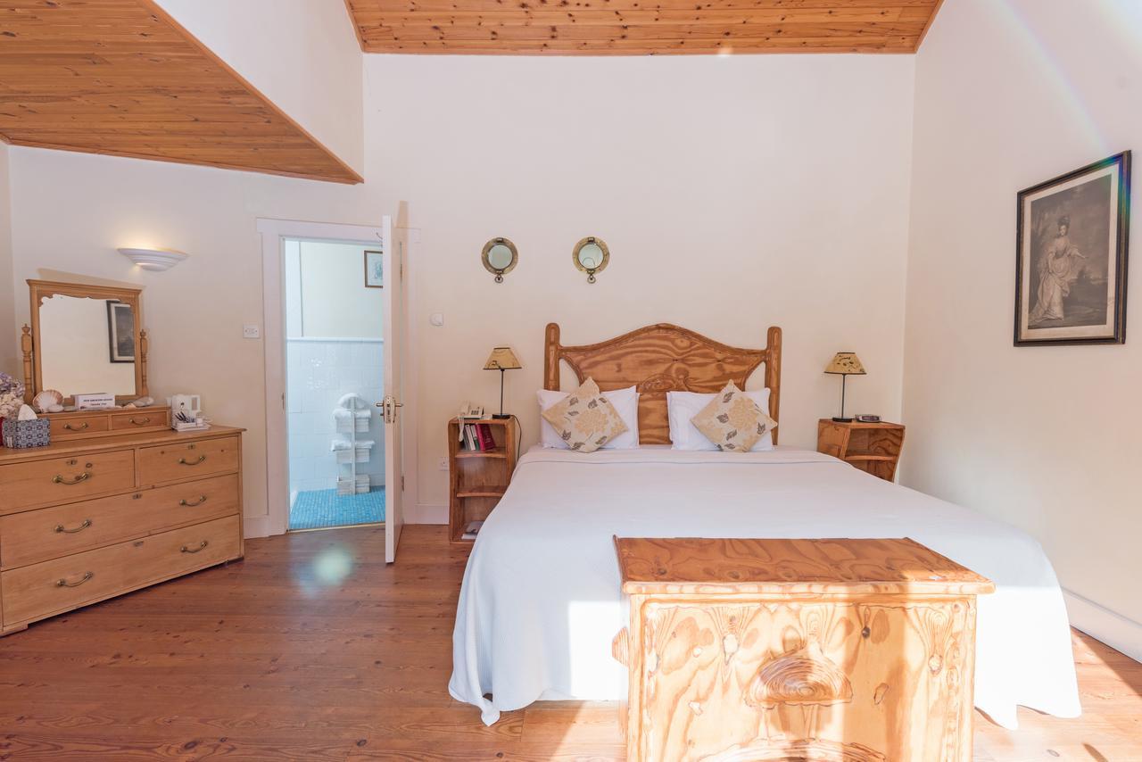 Dolphin Beach House Hotel Клифдън Екстериор снимка