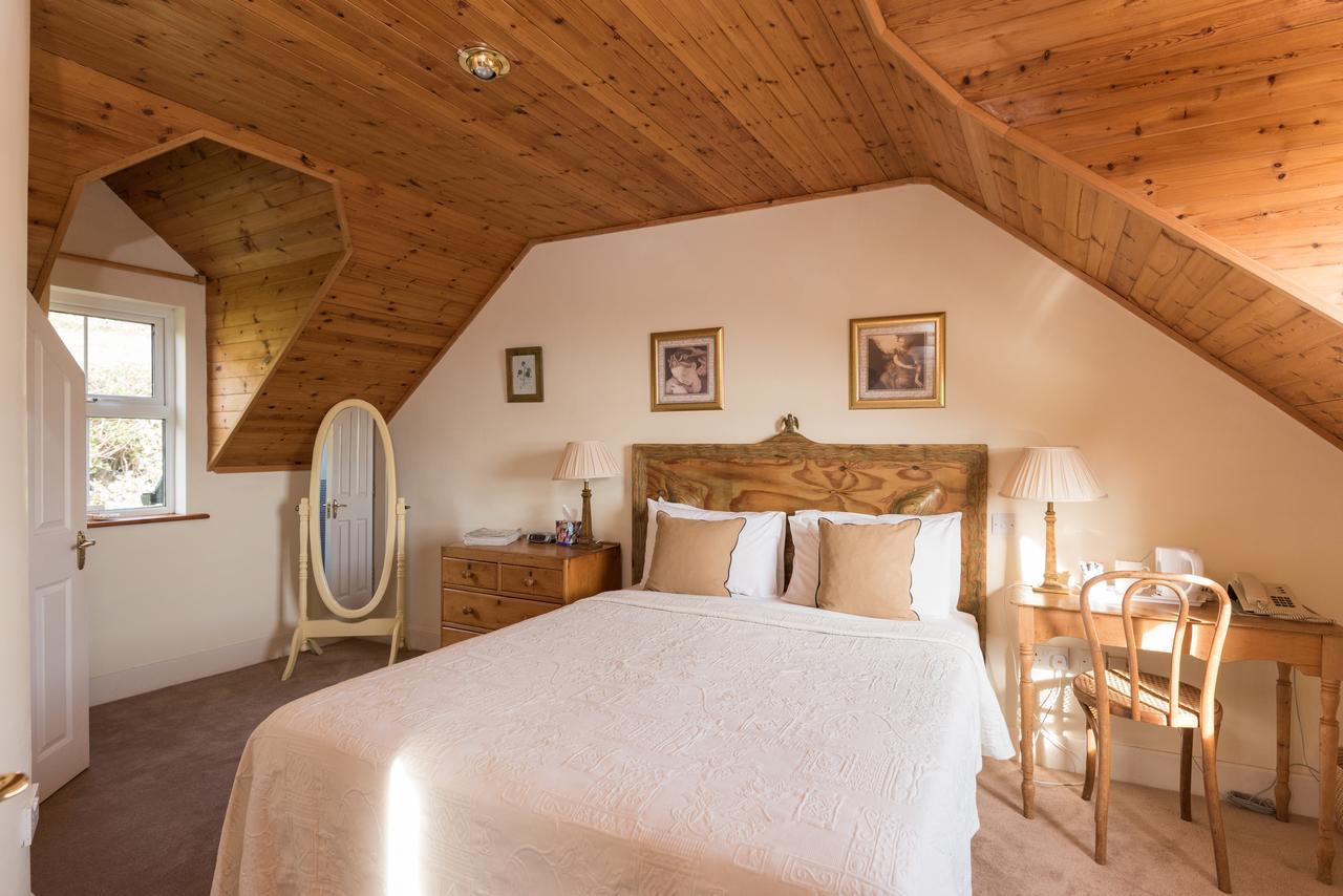 Dolphin Beach House Hotel Клифдън Екстериор снимка