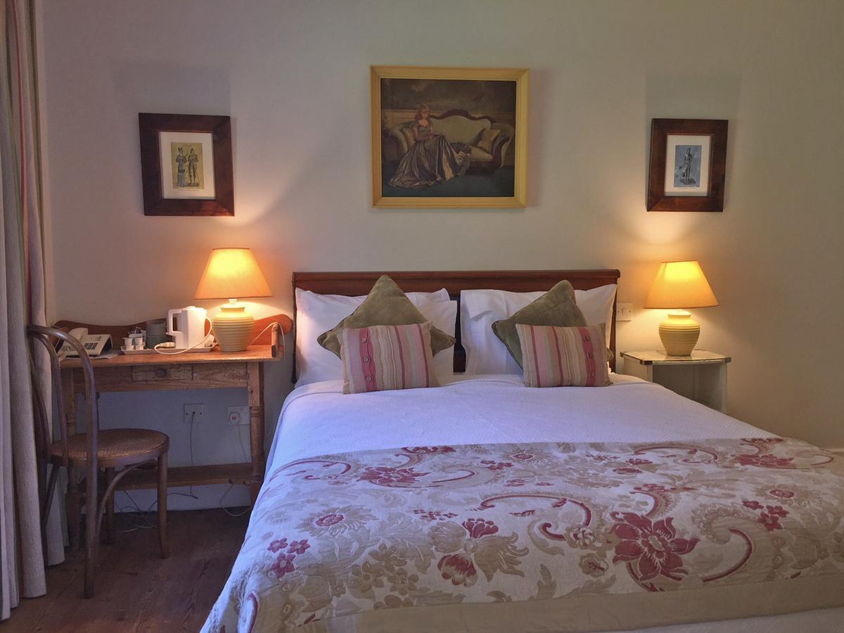 Dolphin Beach House Hotel Клифдън Екстериор снимка