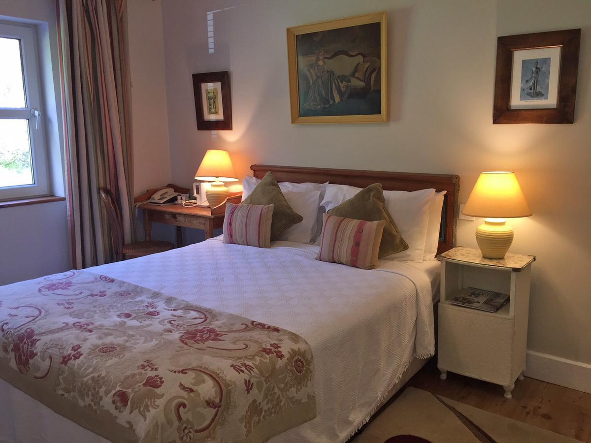 Dolphin Beach House Hotel Клифдън Екстериор снимка